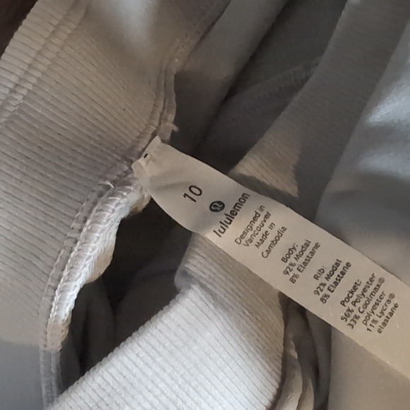 NWOT LULULEMON PANTS - Picture 4 of 5